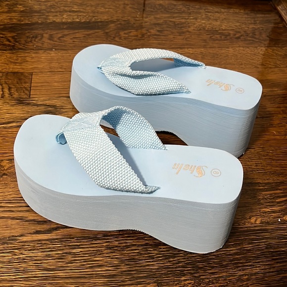 New platform thong sandals! - Picture 1 of 2